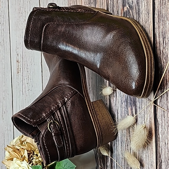 BARETRAPS MEDLEY DARK BROWN LEATHER ANKLE ZIP BOOTIES - Picture 1 of 14